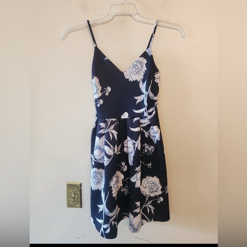 Soprano string dress blue floral pattern size womens small